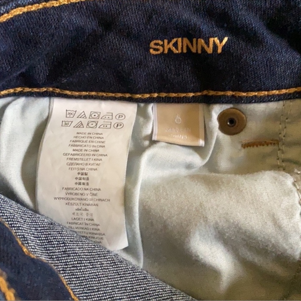 MICHAEL Michael Kors Mid-Rise Super Stretch
Skinny Jeans - Picture 6 of 6
